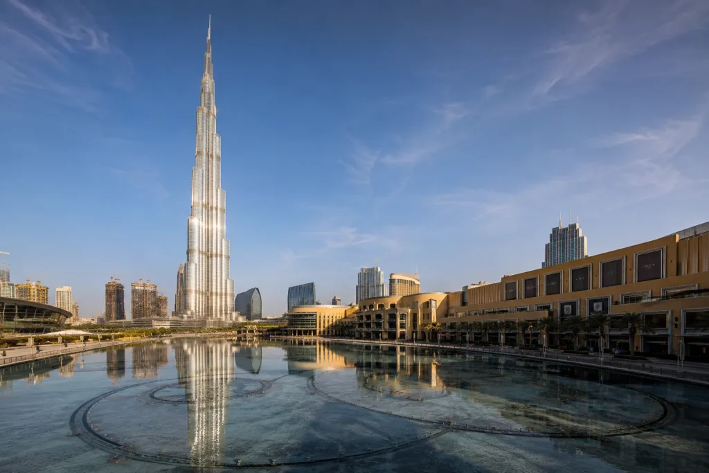 Burj Khalifa tower over Dubai Fountain, Dubai kids go free summer landmark guide