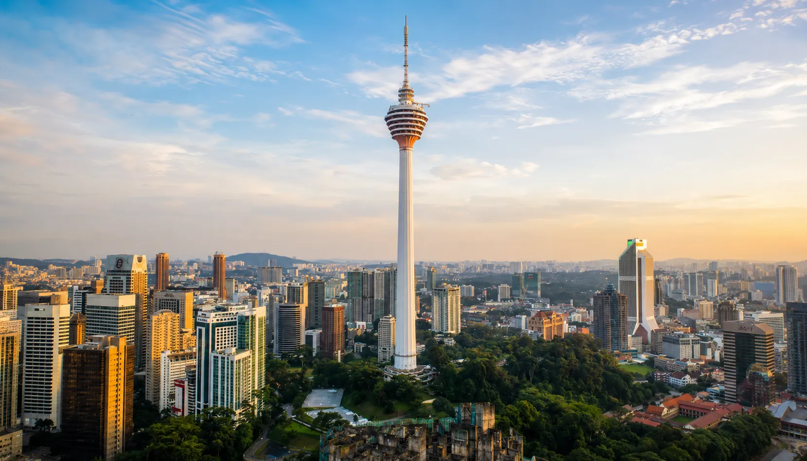 Kuala Lumpur skyline at dusk, the base city for Malaysia digital nomad visa, DE Rantau.